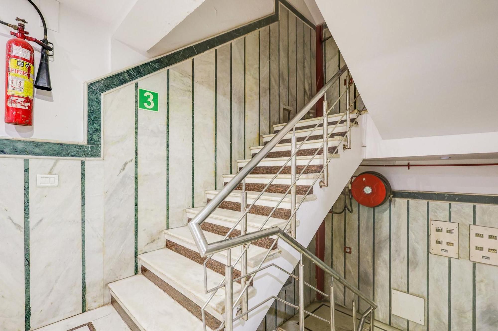 Super Townhouse Arakashan Road Paharganj Formerly Mohan International New Delhi Luaran gambar